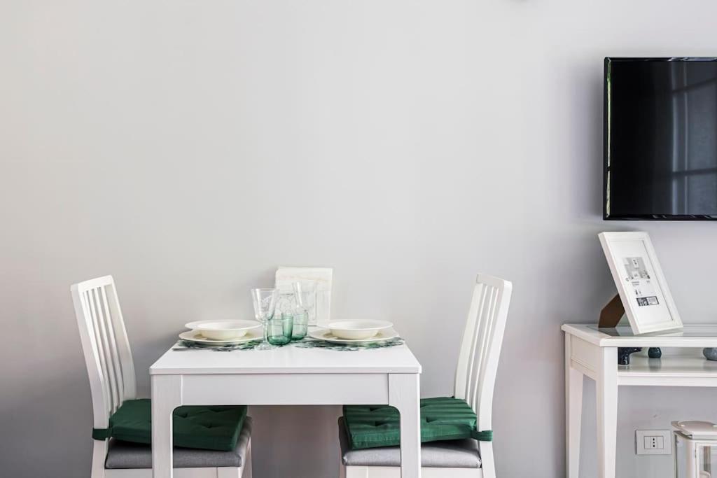 Unique Studio In The Heart Of Милано Екстериор снимка