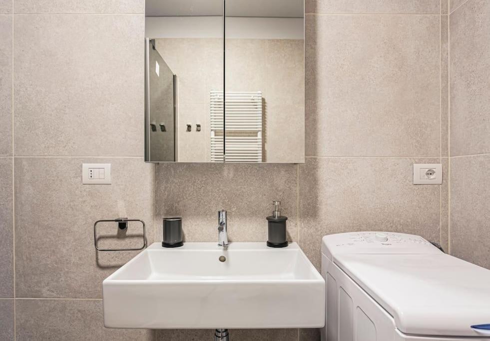 Unique Studio In The Heart Of Милано Екстериор снимка